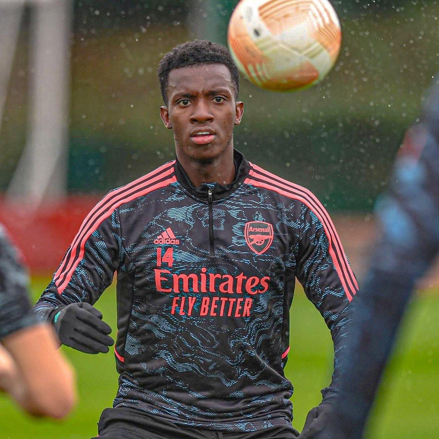 今夜体能课后，阿森纳更衣室发声备战欧联，球迷炸锅，心理建设被强调的简单介绍